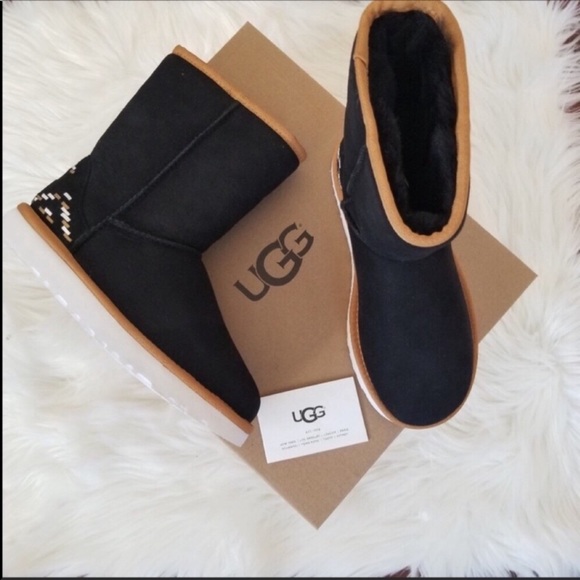 UGG Shoes - UGG NWT size 6